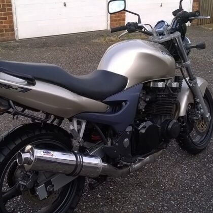 Kawasaki-ZR750-Motorbike-exhaust-by-Max-Torque-Cans-Ingatestone