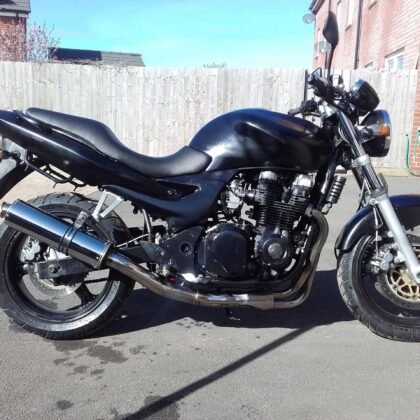 Kawasaki-ZR750-Motorbike-exhaust-by-Max-Torque-Cans-Loughton