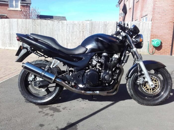 Kawasaki-ZR750-Motorbike-exhaust-by-Max-Torque-Cans-Loughton